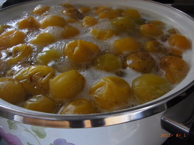 梅ジャム煮て 写真